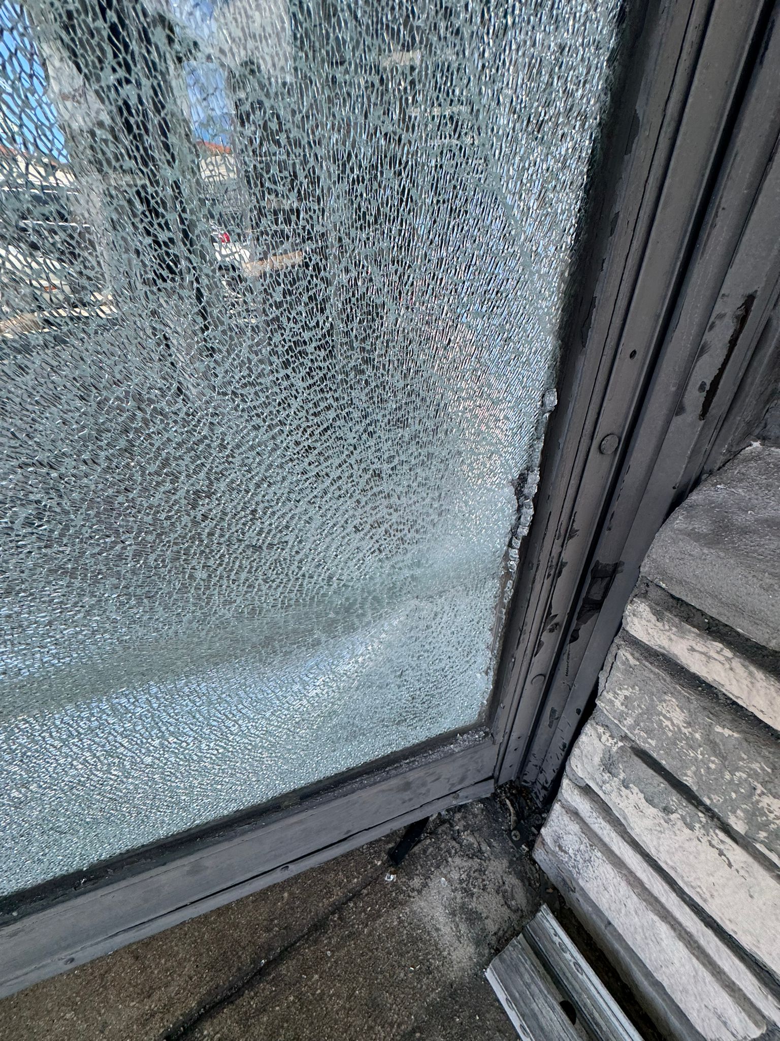 Cracked Door Repair Broken Glass Door Repair in Miami